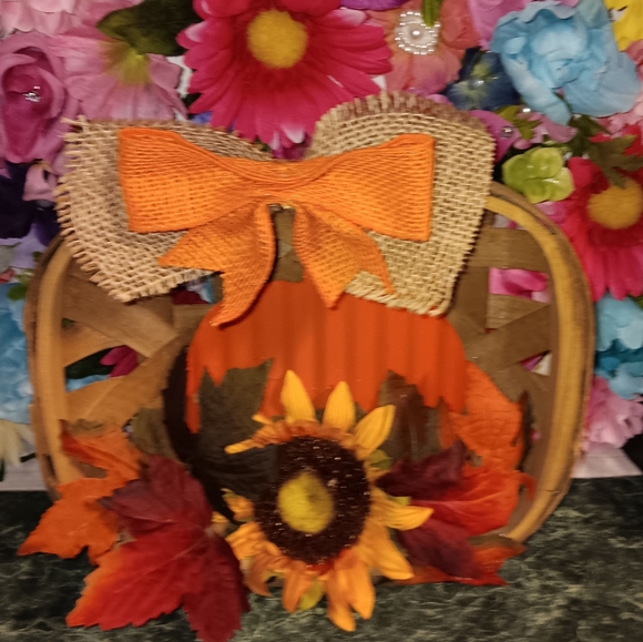 NEW FALL TOBACCO BASKET WITH PUMPKIN SUNFLOWER AND LEAVES WALL DECOR - Picture 7 of 7